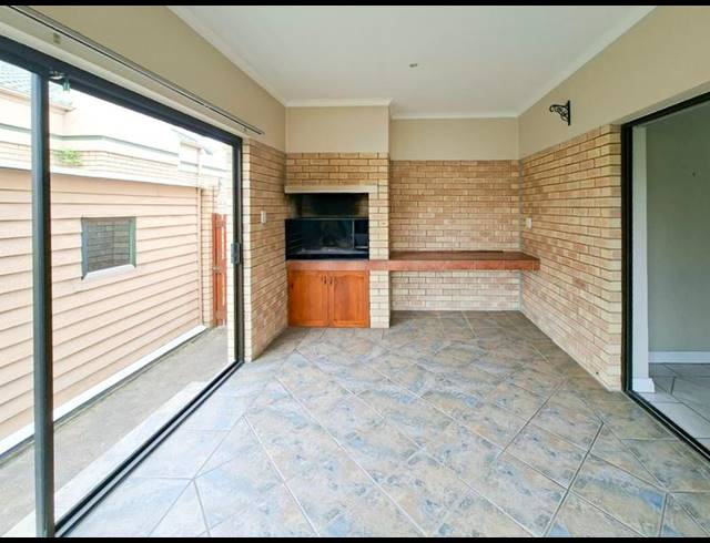 3 BEDROOM TOWNHOUSE FOR SALE IN HEATHER PARK